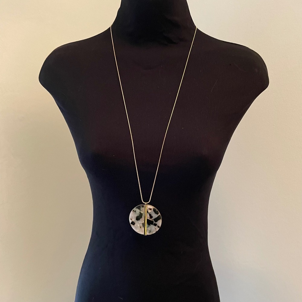 Gold Tone Long Snake Chain Necklace Black White Tortoise Resin Circle Pendant